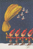 PAPÁ NOEL Feliz Año Navidad GNOMO Vintage Tarjeta Postal CPSM #PBM105.A - Santa Claus