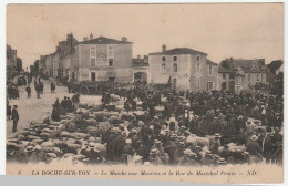 Vendée / La Roche Sur Yon, Le Marché Aux Moutons Et Rue Maréchal Pétain - La Roche Sur Yon