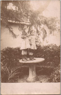 CP Carte Photo D'époque Photographie Vintage Enfant Piedestal Table Jardin  - Other & Unclassified