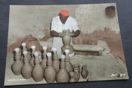 Bahrain - Potter At Work - M. Shakib, General Stores, Bahrain - Artisanat
