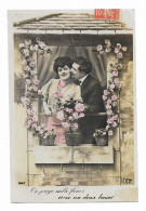 CPA Fantaisie Circulée En 1910 - Couple Enlacé à La Fenêtre - On Paye Mille Fleurs Avec Un Doux Baiser - Edit.H.K.C - Coppie