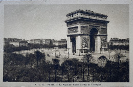 CPA. PARIS, La Place De L'Etoile Et L'Arc De Triomphe - Triumphbogen