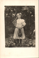 CP Carte Photo D'époque Photographie Vintage Jeune Fille Mode Sac Jardin  - Other & Unclassified