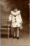 CP Carte Photo D'époque Photographie Vintage Enfant Colombine Costume Déguisée - Andere & Zonder Classificatie
