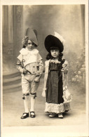 CP Carte Photo D'époque Photographie Vintage Enfant Costume Déguisement Fête - Andere & Zonder Classificatie