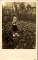 CP Carte Photo D'époque Photographie Vintage Enfant Cerceau Jouet Jardin  - Altri & Non Classificati