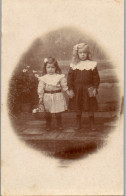 CP Carte Photo D'époque Photographie Vintage Enfant Fille Mode Panier Fratrie  - Otros & Sin Clasificación