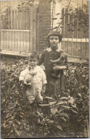 CP Carte Photo D'époque Photographie Vintage Enfant Ours En Peluche  Jouet - Andere & Zonder Classificatie