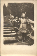 CP Carte Photo D'époque Photographie Vintage Enfant Cerceau Jouet Mode  - Autres & Non Classés