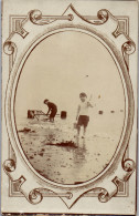 CP Carte Photo D'époque Photographie Vintage Enfant Plage Pêche  - Andere & Zonder Classificatie