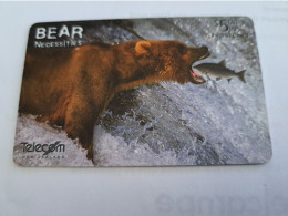 NEW ZEALAND / CHIPCARD / BEAR /FISHING / 2005  /FINE  USED CARD    **16766** - New Zealand