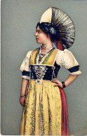 1920circa-Svizzera "Appenzellerin Donna In Costume "al Verso Leggera Macchia - Trachten