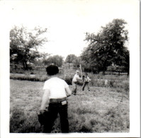 Photographie Photo Vintage Snapshot Anonyme Enfant Base Ball  - Other & Unclassified