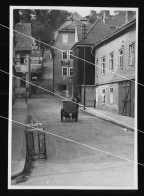 Orig. Foto 1938 Ortspartie Bad Blankenburg, Gasse Mit Bäckerei Des Müllermeister Johann Nicol Axt, Möbel - Bad Blankenburg