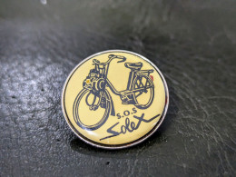 K Pin's Pins Sos Solex Velosolex Lapel Enamel Pin Vintage Cyclomoteur Club Badge Tres Bon Etat - Jolie Pin's Diametre : - Motorfietsen