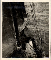 Photographie Photo Vintage Snapshot Anonyme Bateau Voile Voilier Mat Mer - Schiffe