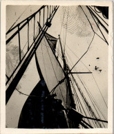 Photographie Photo Vintage Snapshot Anonyme Bateau Voile Voilier Mat Mer Marin  - Schiffe
