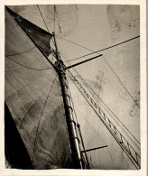 Photographie Photo Vintage Snapshot Anonyme Bateau Voile Voilier Mat Mer Marine - Boats