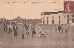 GRENAY : La Place Du Marché Et La Salle Des Fêtes. - Autres & Non Classés