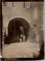 Photographie Photo Vintage Snapshot Anonyme Mode Groupe Aigues-mortes 30 Gard - Lieux