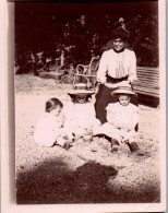 Photographie Photo Vintage Snapshot Anonyme Mode Groupe Jeu  - Andere & Zonder Classificatie