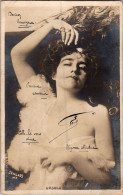 Carte    - Belle   Femme , Ursula    AQ1025 Schloss  N Y - Women