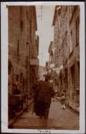 Jolie Photographie Homme Au Chapeau De Dos Dans Une Rue De TOULON, Var, Rue à Identifier, Années 20, 6,8x10,8cm - Lieux