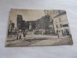 MELUN ( 77 Seine Et Marne )  BOULEVARD VICTOR HUGO  ANIMEES VELO  COMMERCES  MONUMENT PASTEUR 1913 - Melun