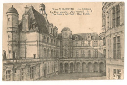 CHAMBORD. Le Château. La Cour Gauche. Aile Henri II. - Chambord