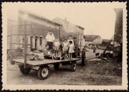 Photographie Ancienne à Saizerais (Meurthe-et-Moselle) En 1957 / Photo Animée, Campagne, Tracteur, Ferme, 8,5 X 6 Cm - Places