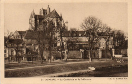 AUXERRE - La Cathédrale Et La Préfecture - - Auxerre