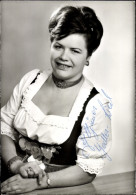 CPA Allgäuer Jodler-Liesl, Portrait, Dirndl, Autogramm - Personnages Historiques