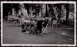 Photographie Gens à L'Ardoisière Molles Arronnes Cusset Vichy Allier, Le 20/07/1939, Sichon WW2 / 11 X 6,7 Cm - Places