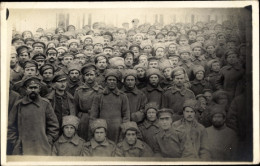 Photo CPA Deutsche Und Russische Soldaten, Verbrüderung 1917/18, Waffenstillstand - Andere & Zonder Classificatie