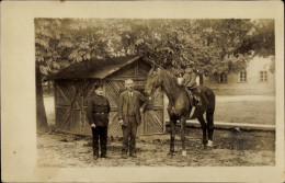 Photo CPA Hohenau, Männer, Kind Auf Einem Pferd, Holzhütte, 1917 - Autres & Non Classés