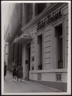Photographie Ancienne à Marseille L'hôtel Imbert Sept 1956 / Photo Animée, Rue, Hotel / 8,9 X 11,9 Cm - Places