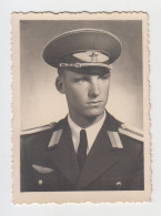 Bulgaria Bulgarian 1950s Military Pilot Aviator Officer With Uniform, Portrait, Vintage Orig Photo 6x8.2cm. (19867) - Krieg, Militär
