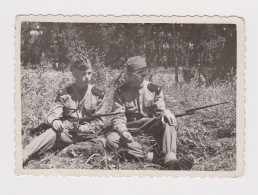 Bulgaria Bulgarian 1950s Military Soldiers W/uniforms, Rifle With Bayonet, Portrait, Vintage Orig Photo 8.6x6cm. (51271) - Krieg, Militär