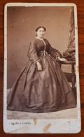 Old CDV Photo - Woman's Portrait - Bernhard Brand And Josef Eder - Jassy, Romania - 19th Century - Anonymous Persons