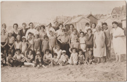 Carte Photo   Groupe D'estivants à Berck Plage (62) Devant Les Cabines En 1933 - Lieux