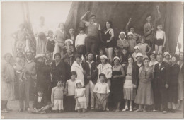 Carte Photo  Groupe D'estivants à Berck Plage (62) Sur La Plage Devant Une Barque De Pêche  En 1932 - Lugares