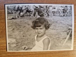 19583.    Fotografia D'epoca Bambina Al Mare 1966 Italia - 11x7,5 - Anonieme Personen