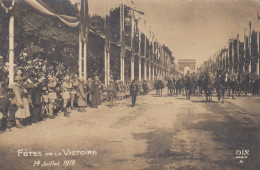 (268)  CPA  Photo  Paris Fête De La Victoire 1914 - Triumphbogen