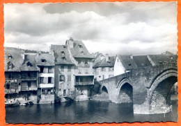 12 ESPALION Le Vieux Pont Sur Le Lot Dentelée Carte Vierge TBE - Espalion