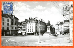 39 LONS LE SAUNIER Place De La Liberté  Voy 1951 - Lons Le Saunier