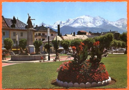 74 SALLANCHES Le Massif Du Mont Blanc Et La Place Charles  Albert  Dentelée Carte Vierge TBE - Sallanches