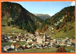 74 LA CLUSAZ Le Village Dentelée Carte Vierge TBE - La Clusaz