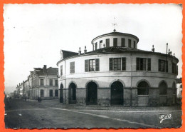 63 AMBERT Hotel De Ville  Poste Et Boulevard Henri IV  Voy 1949 - Ambert