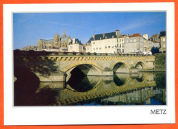 57 METZ Le Moyen Pont  Au Second Plan Cathédrale Saint Etienne CIM Carte Vierge TBE - Metz