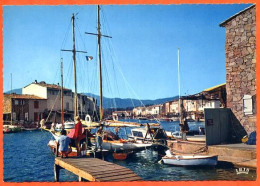 83 PORT GRIMAUD Canal De L'Est Bateaux Dentelée Carte Vierge TBE - Port Grimaud
